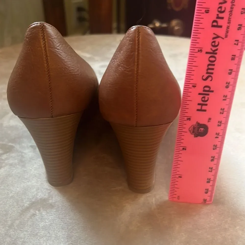 Like new! Sz 9.5 Dexter Wedge Heels EUC!